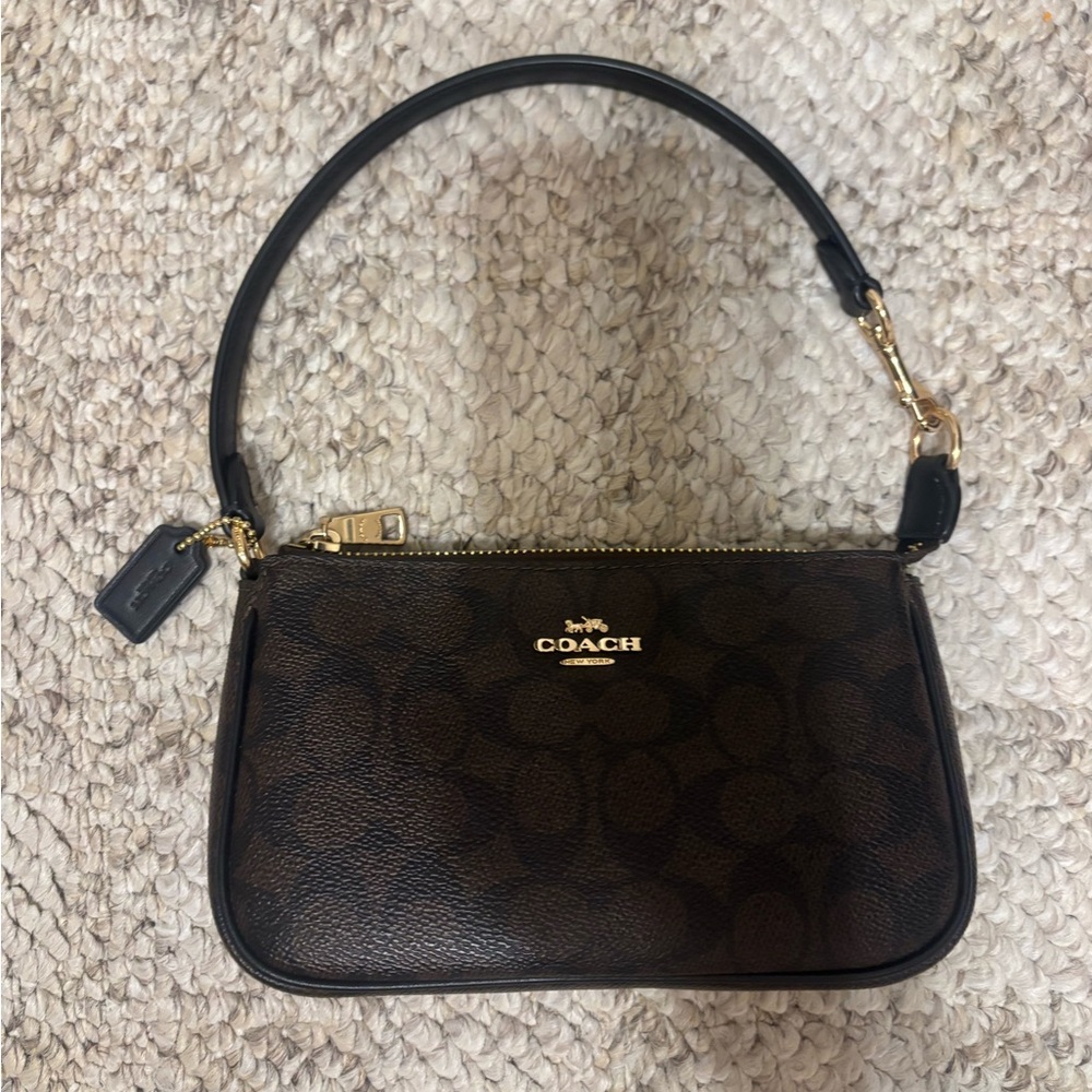 Coach Nolita 19